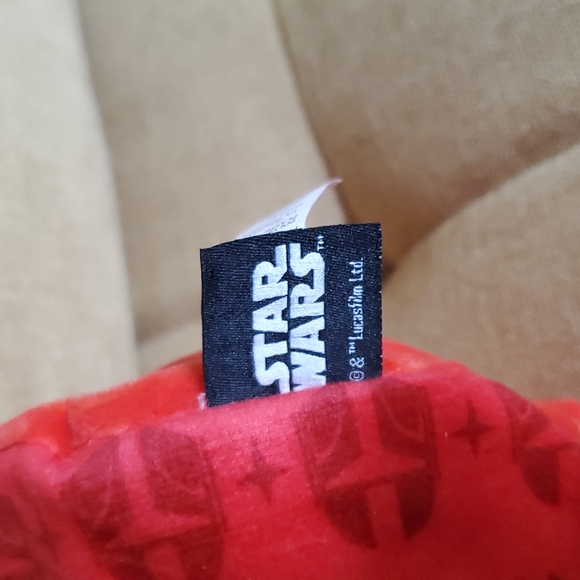 Star Wars Grogu stuffed figure Santa outfit - Picture 9 of 10